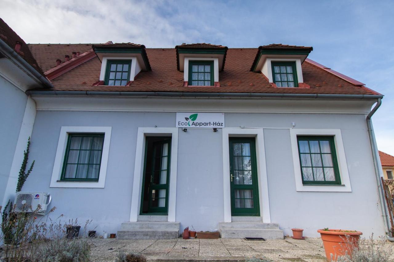 Ecoappart-Haz Mosonmagyarovar Exterior foto